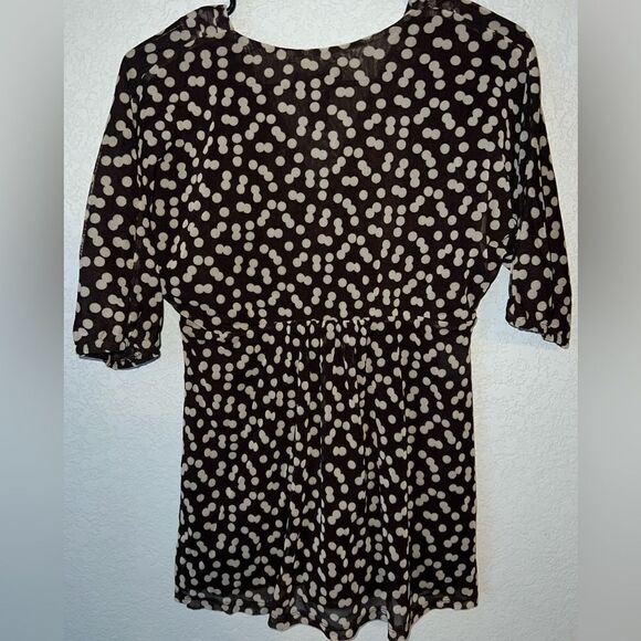 🤎 NEW YORK & COMPANY BROWN POLKA DOT BLOUSE- SIZE MEDIUM - Picture 5 of 5